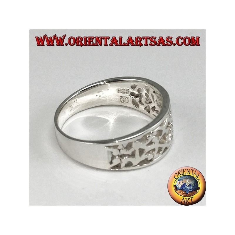 Ring in Silber geschnitzt