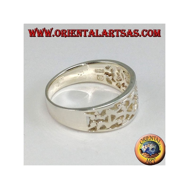 Ring in Silber geschnitzt
