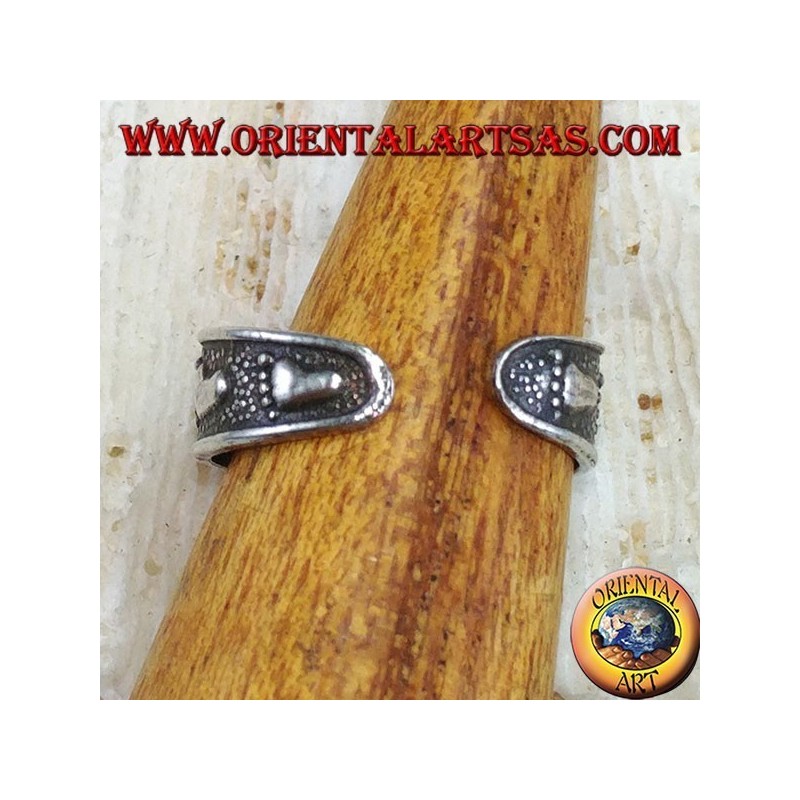 Silver ring for feet or phalanxes with chiseled feet