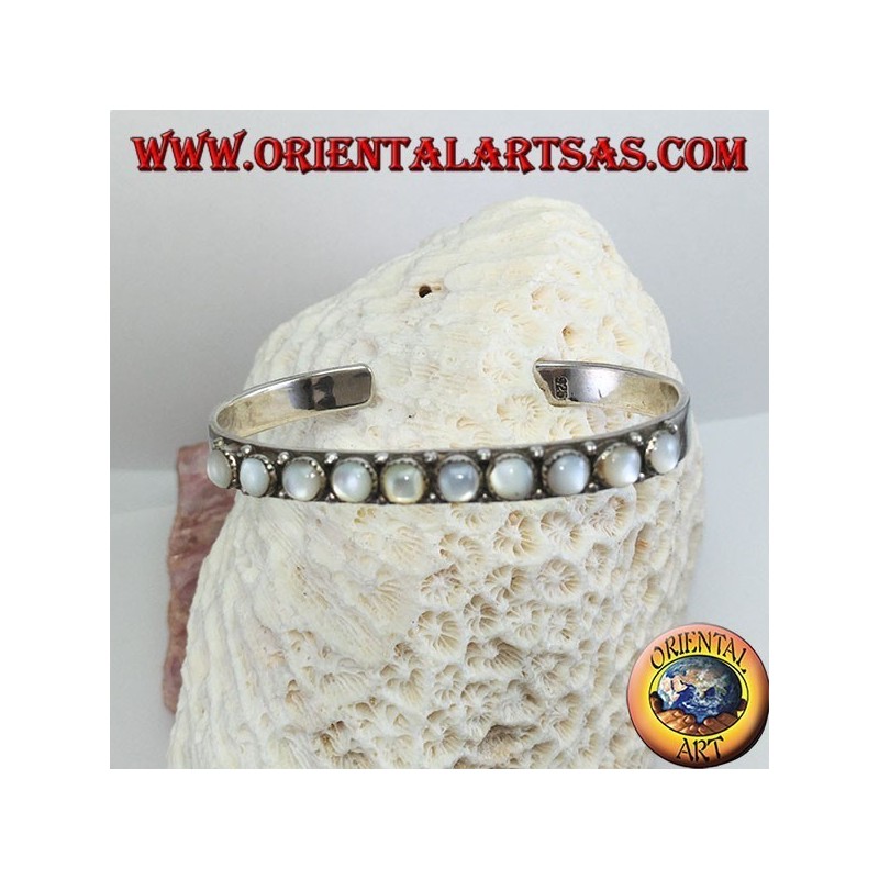 Starres Silberarmband mit runden Perlmuttperlen