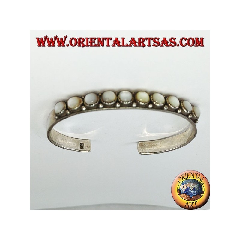 Rigid silver bracelet with mother round pearls