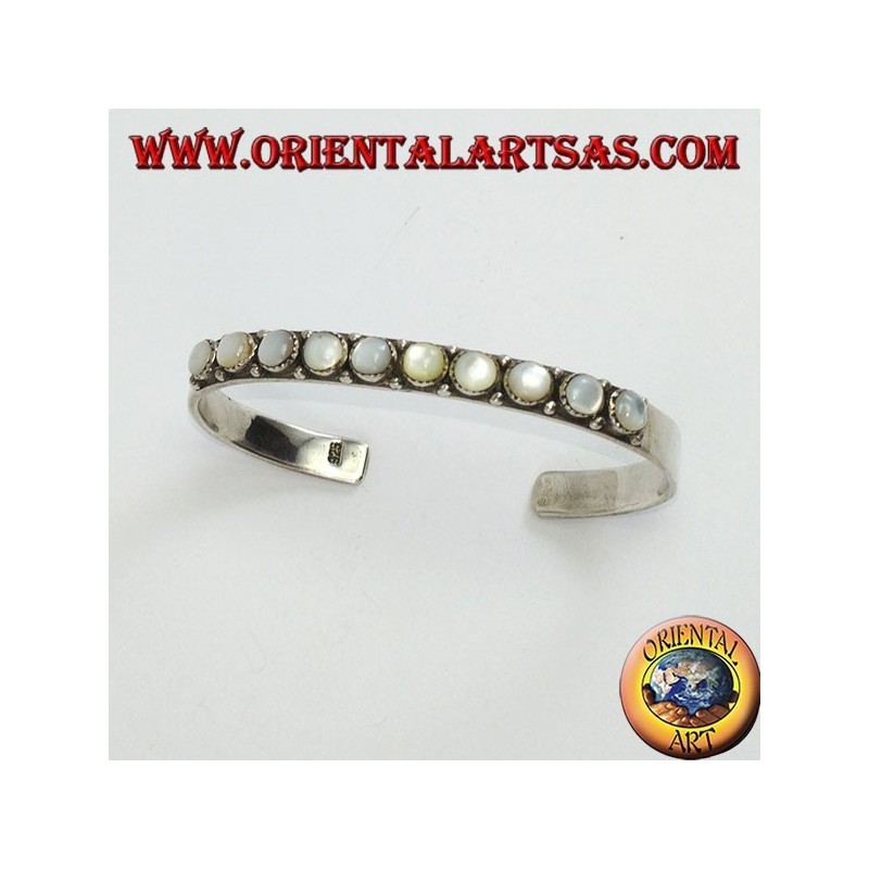 Rigid silver bracelet with mother round pearls