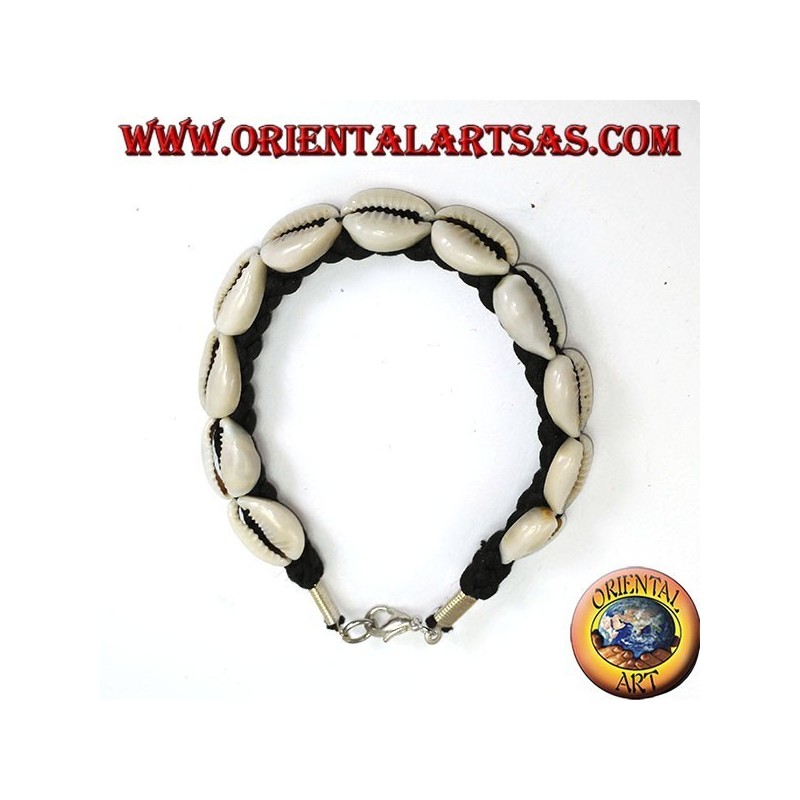 Bracelet of carea cowrie shells with analergic metal clasp