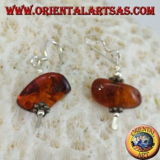 Boucle d'oreille en argent avec un morceau d'ambre