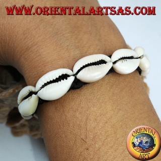 Caure cowrie shells bracelet in a row