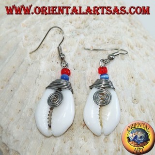 Pendientes de concha cauri Cauri con metal analergico