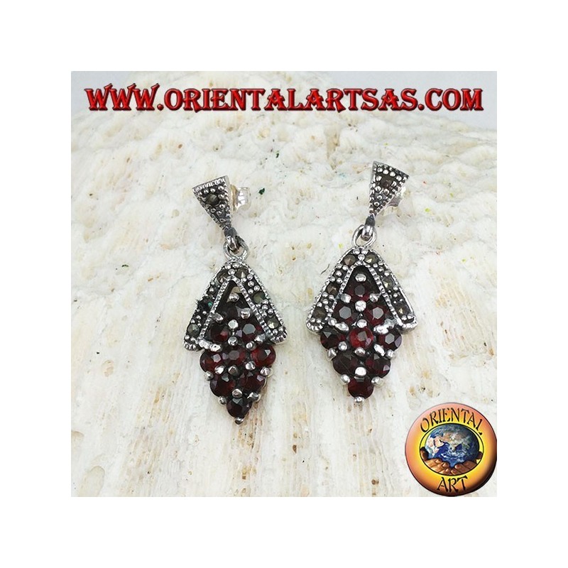 Boucles d'oreilles en argent avec neuf grenats et marcassites