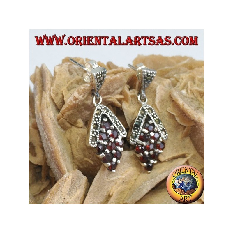 Boucles d'oreilles en argent avec neuf grenats et marcassites
