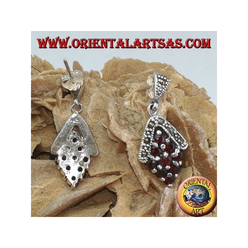 Boucles d'oreilles en argent avec neuf grenats et marcassites
