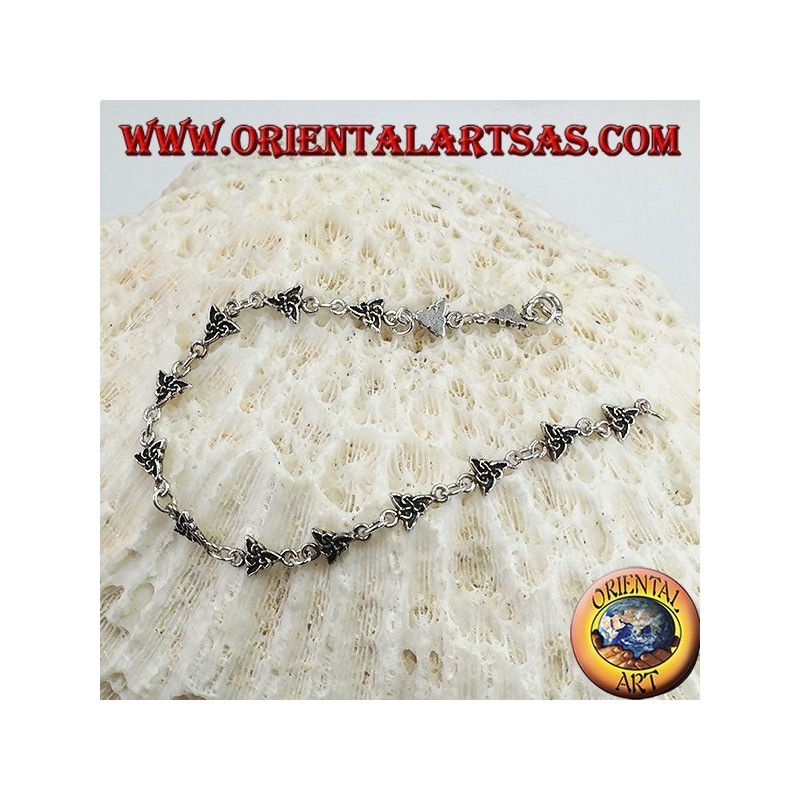 Silbernes Armband mit einem Tyrannknoten