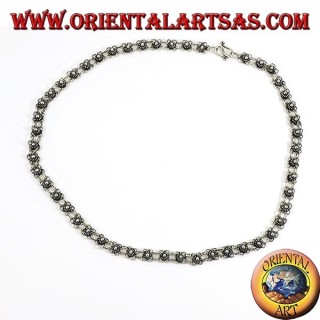 Collar de plata con flores pequeñas (girogola)