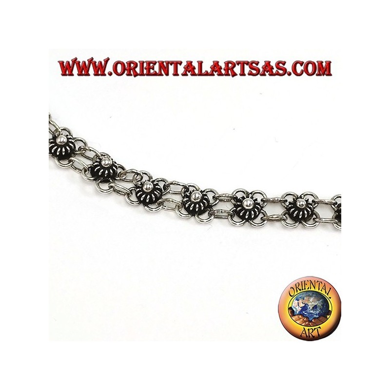 Silver necklace working with small flowers (girogola)