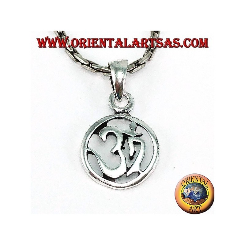 Pendentif médaillon en argent avec Oṁ Óm et Aum sculptés (syllabe sacrée)