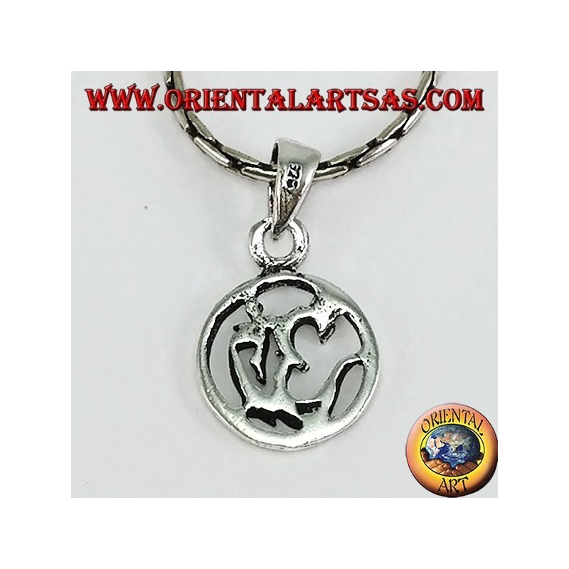 Ciondolo medaglietta in argento con Oṁ Óm e Aum (Sillaba Sacra )  intagliata