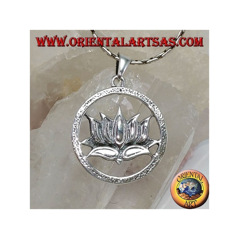 Colgante de plata Flor de loto en el círculo