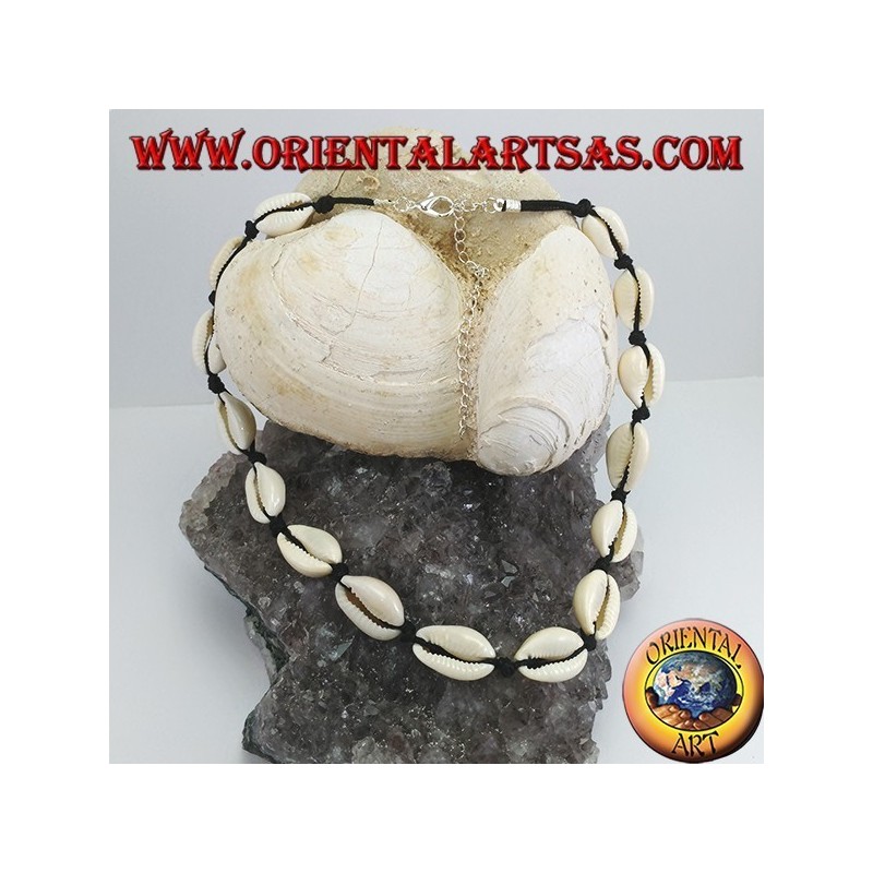 Gargantilla collar de conchas de cauri con cadena y mosquetón (ajustable)