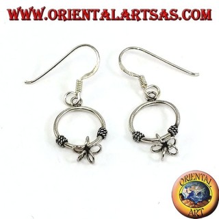 Boucles d'oreilles en argent avec un cercle de pendentif
