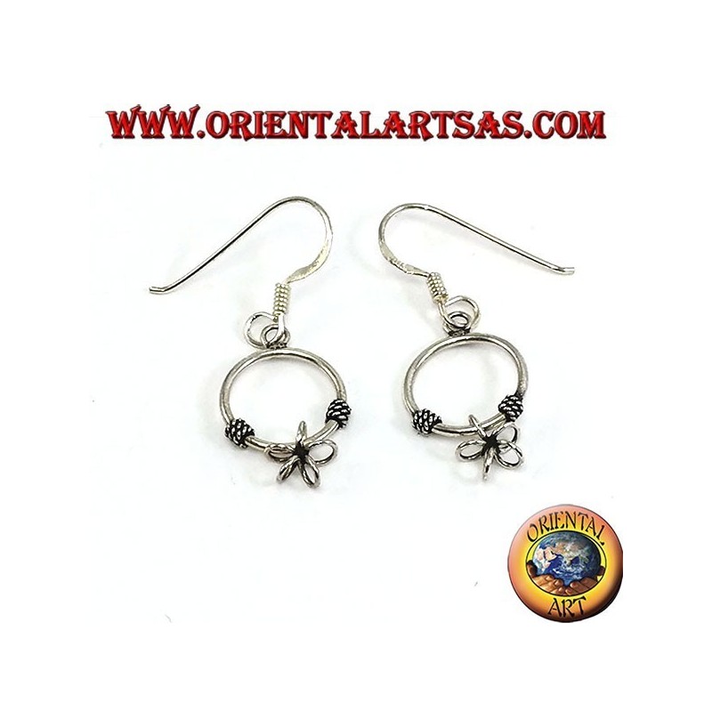 Boucles d'oreilles en argent avec un cercle de pendentif