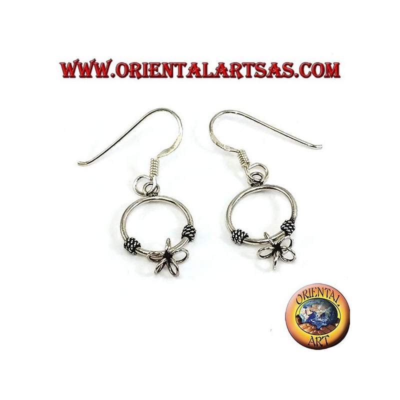 Boucles d'oreilles en argent avec un cercle de pendentif