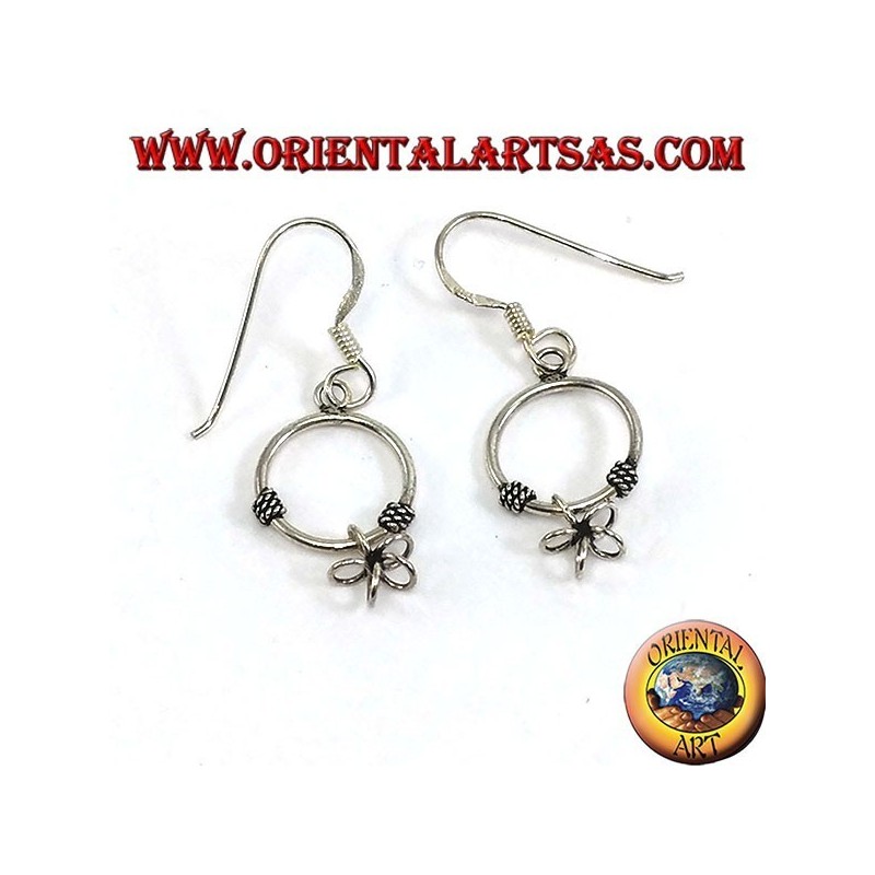 Boucles d'oreilles en argent avec un cercle de pendentif