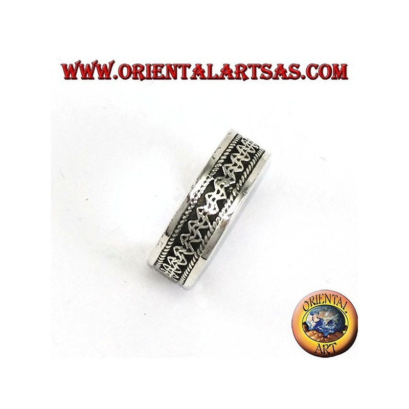 Offen gearbeitete Band