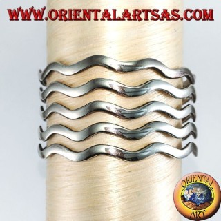 Starres Silberarmband mit fünf Wellenbändern