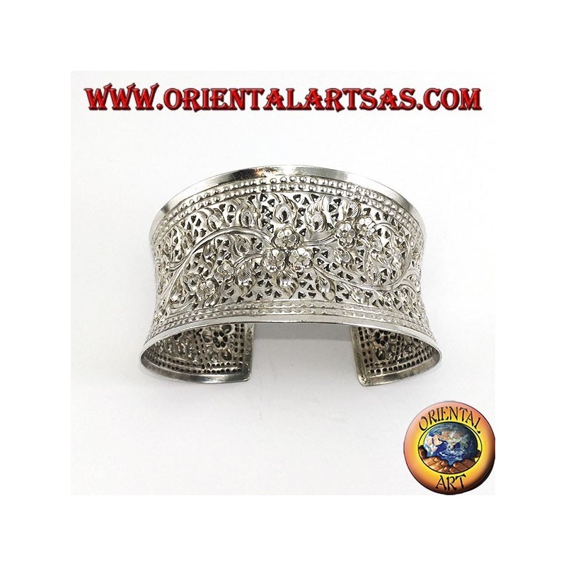 Wide silver bracelet, hand chiselled with floral motifs (concave)
