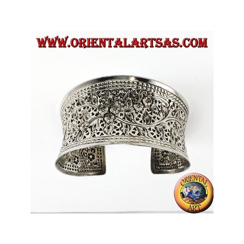 Bracelet large en argent, ciselé à la main avec des motifs floraux (concave)