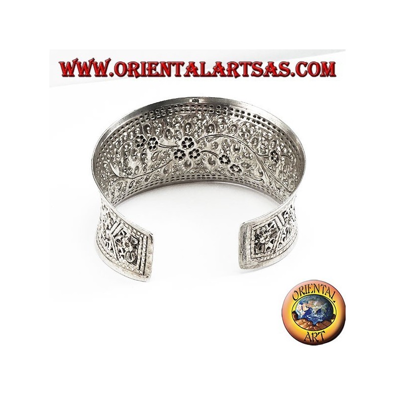 Bracelet large en argent, ciselé à la main avec des motifs floraux (concave)