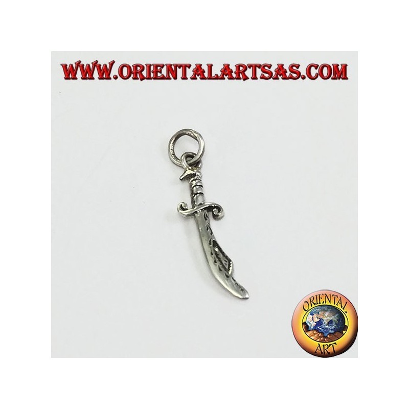 Pendentif en argent en forme de cimeterre (épée arabe typique)