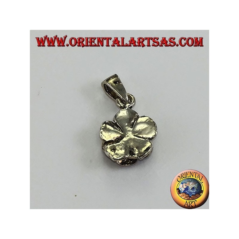 Pendentif en argent sous la forme d'une fleur rose