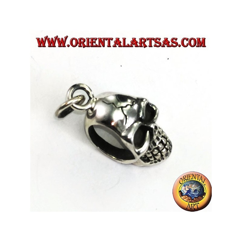 Pendentif en argent, crâne aux tempes percées