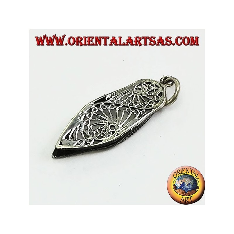 Pendentif en argent d'une chaussure indienne typique