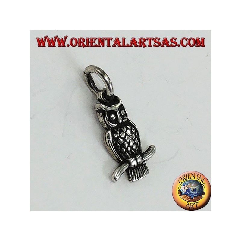 Hibou pendentif en argent sur la branche courbée