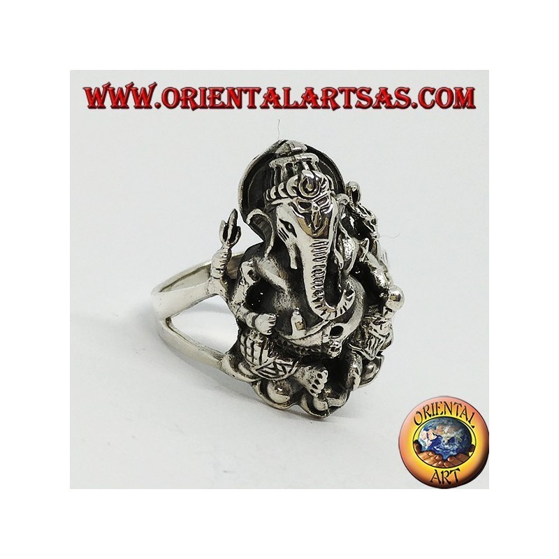Silberner Ring mit Ganesh, der auf der Lotosblume sitzt