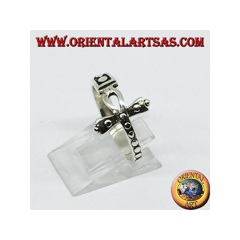 Anello in argento con ankh di croce borchiata