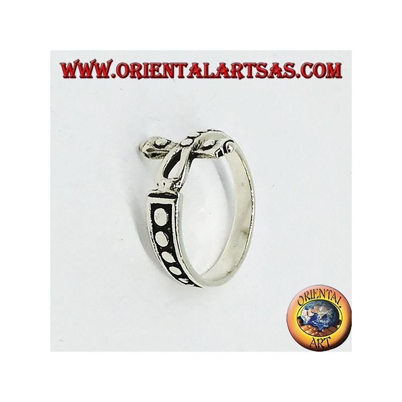 Anello in argento con ankh di croce borchiata