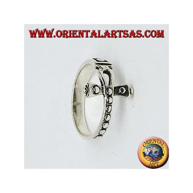 Bague en argent avec Ankh de croix cloutée