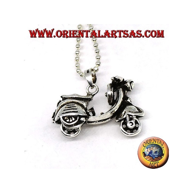 Pendentif en argent de la légendaire Vespa