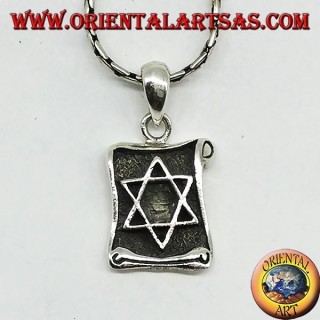 Pendentif Etoile de David incrusté sur un parchemin d'argent
