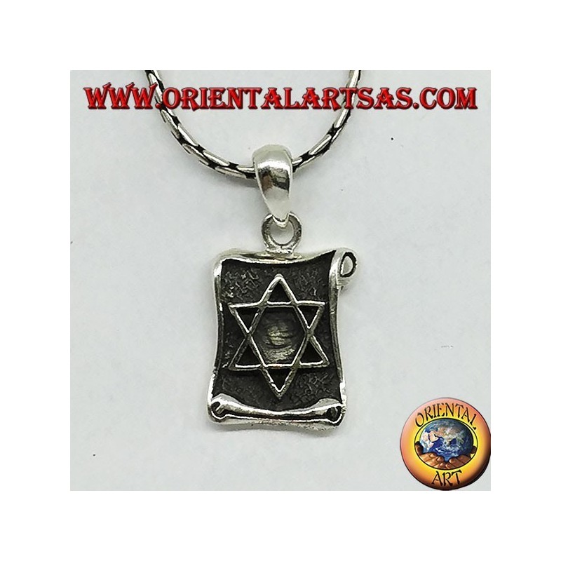 Pendentif Etoile de David incrusté sur un parchemin d'argent