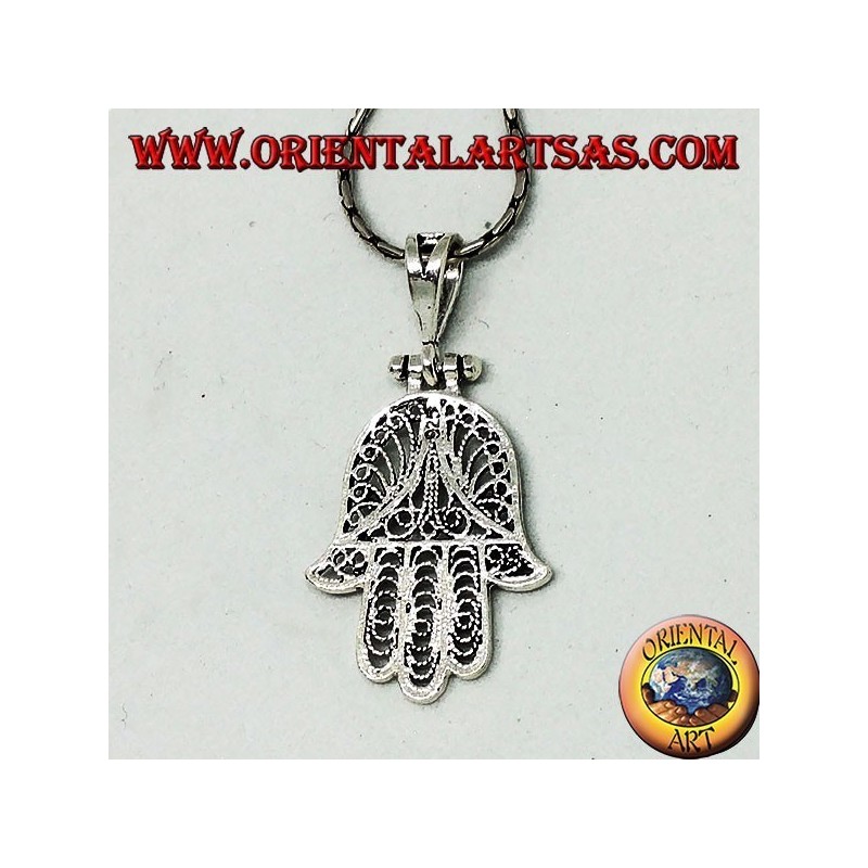 Pendentif dans les mains de Fatima ou Miriam Hamsa en filigrane