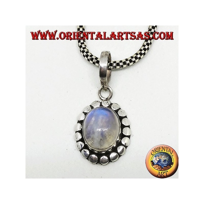 Colgante de plata con labradorita blanca con fluorescencia azul.