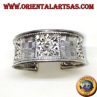 Hand-chiselled wide silver bracelet with square floral motifs