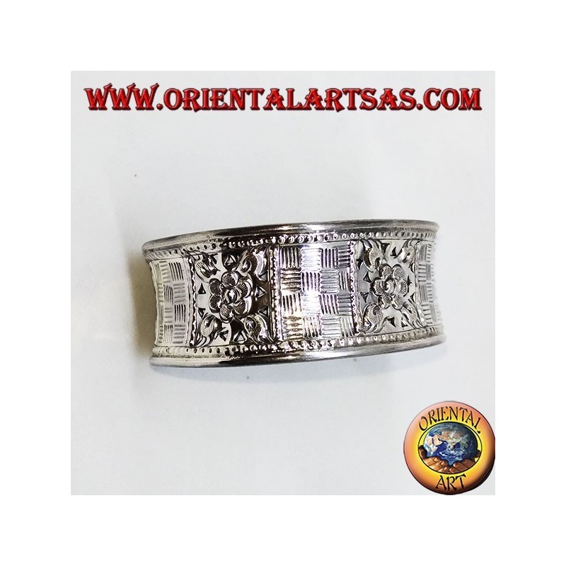 Hand-chiselled wide silver bracelet with square floral motifs
