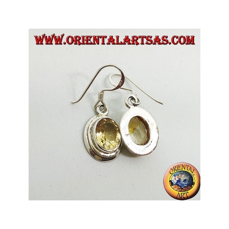 Pendientes de plata con topacio facetado oval natural.