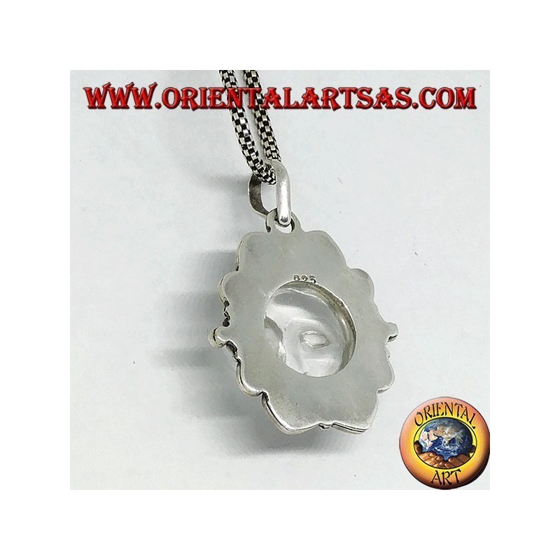 Pendentif en argent avec soleil gravé sur cristal de roche et bordure décorée
