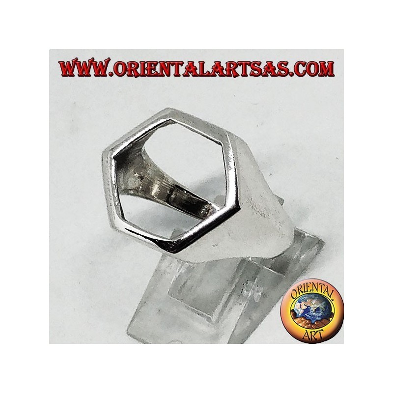 Anello in argento a scudo con foro esagonale