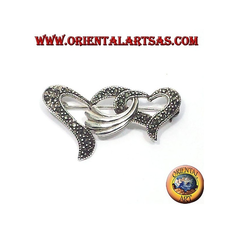 Broche de plata con marcassites, dos corazones entrelazados.