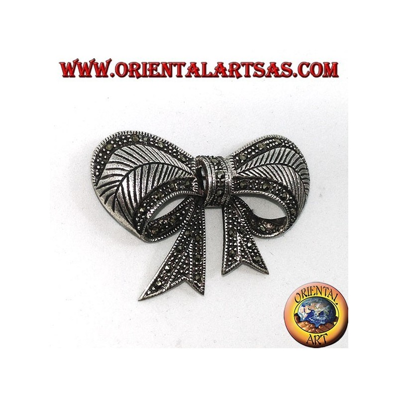 Broche en argent avec marcassites en forme d'arc